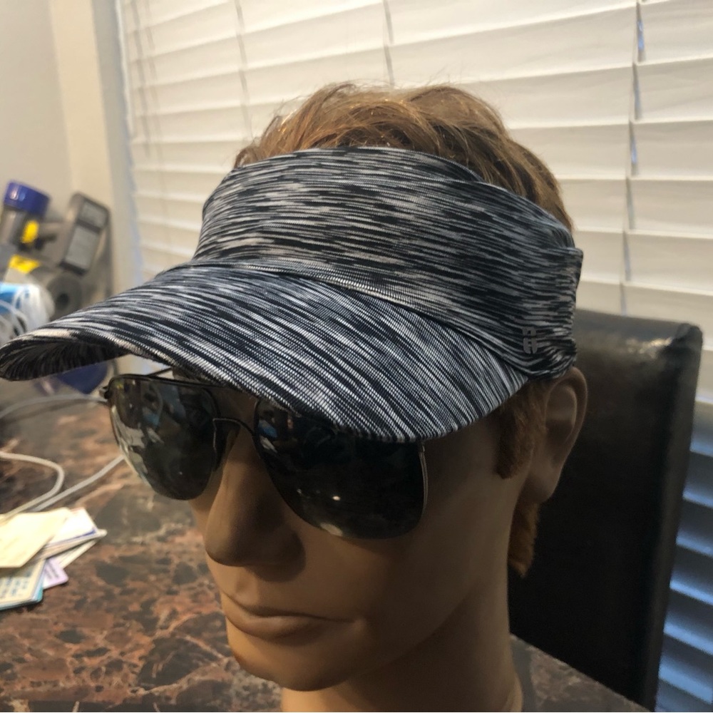 LAYER 8 Women’s Running Visor Lightweight Hook and Loop Back Size One